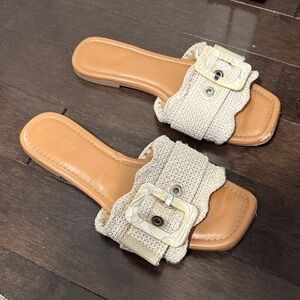Universal Thread Buckle Sandal
